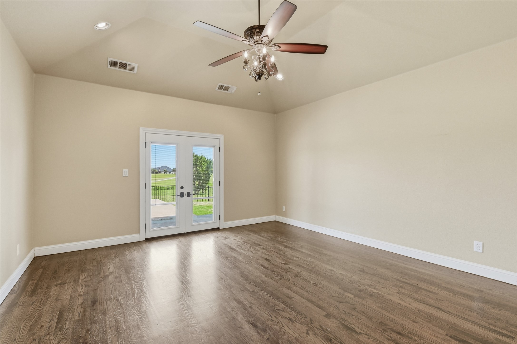 1200 Eagle Glen Pass