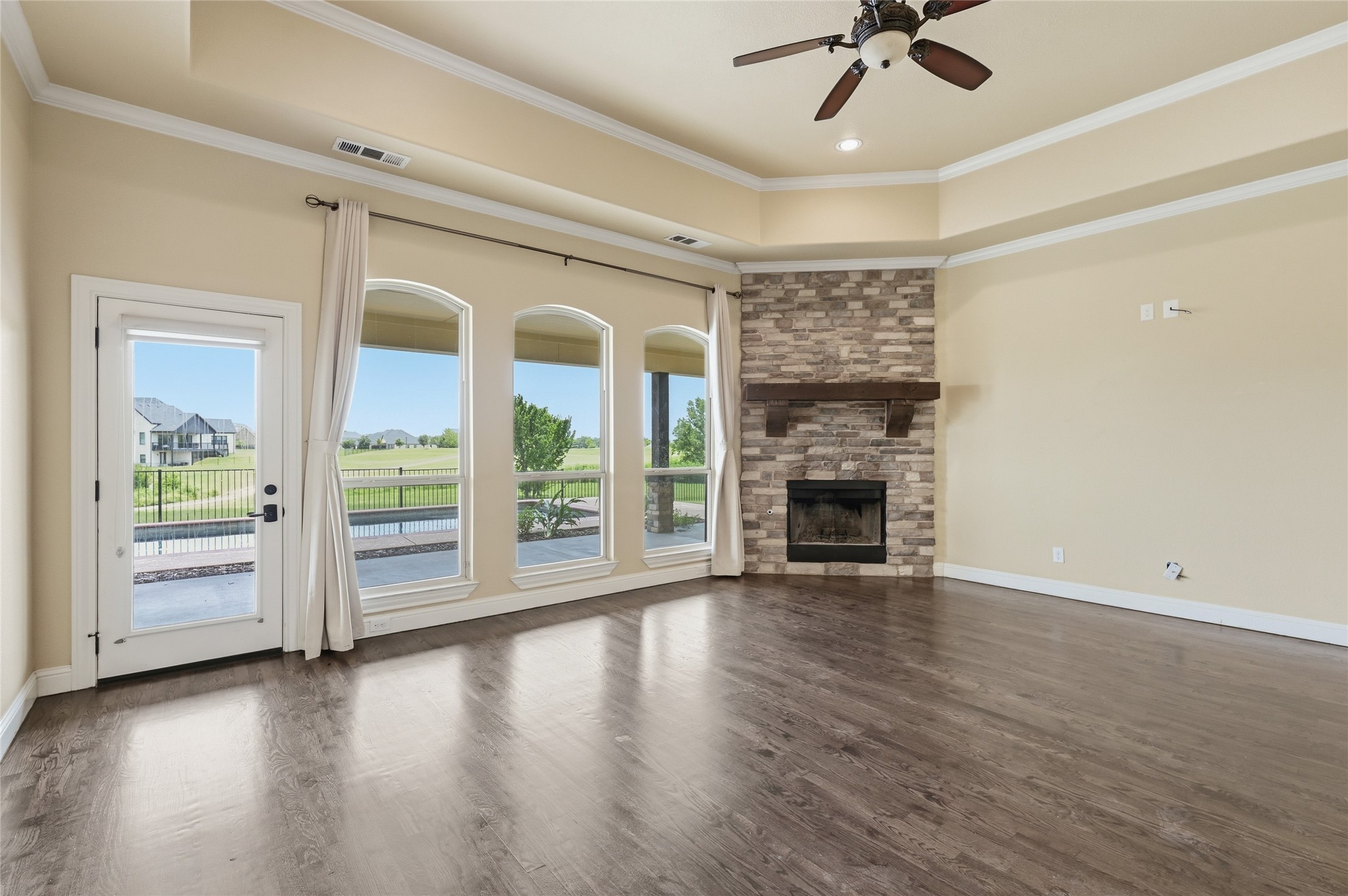1200 Eagle Glen Pass