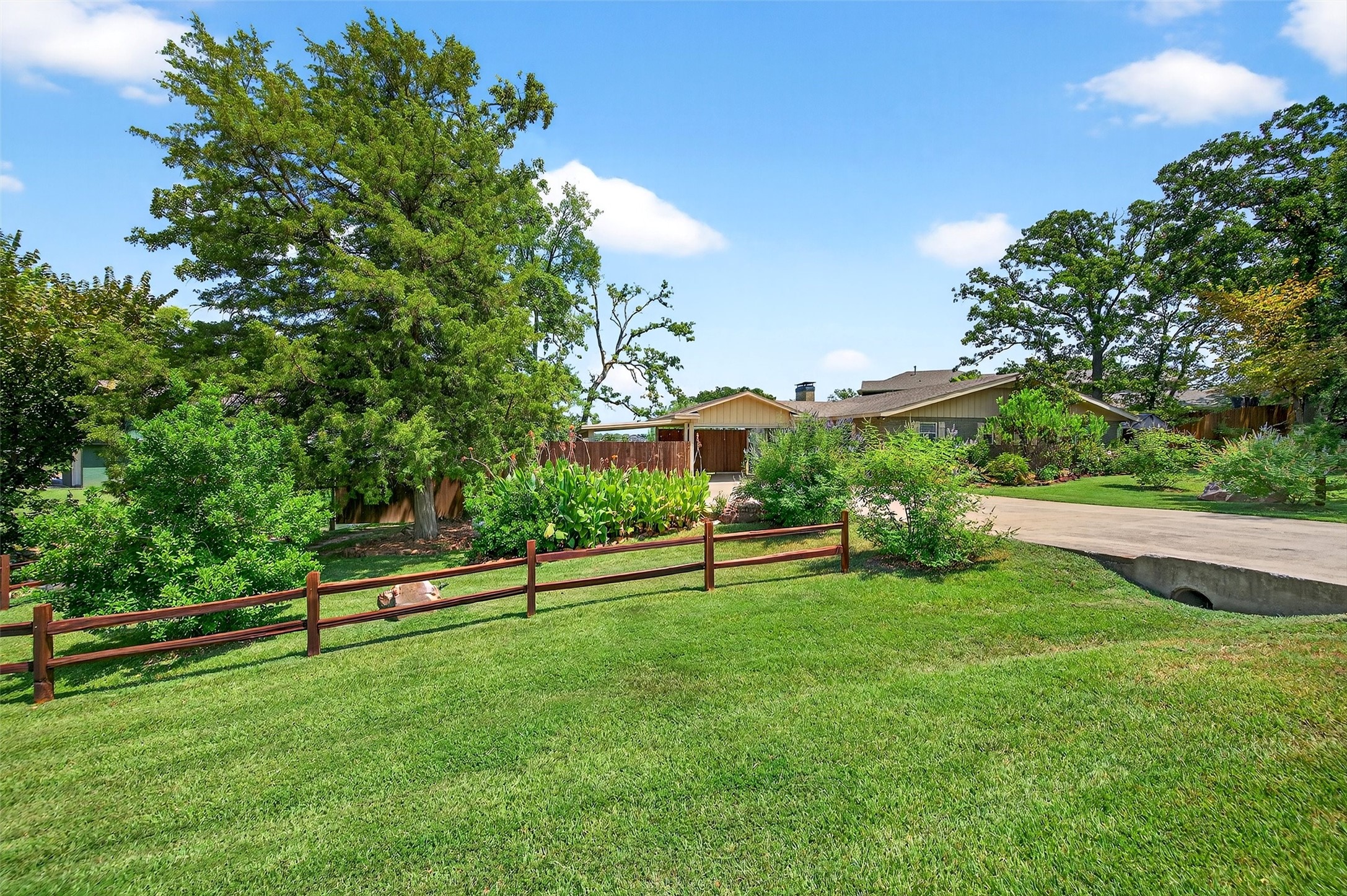 100 Kiowa Drive S