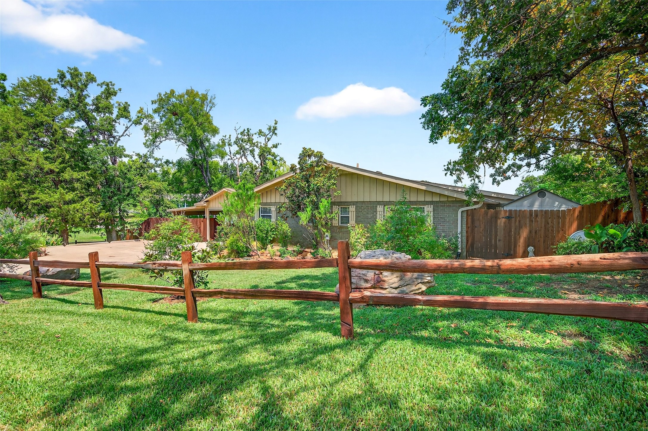 100 Kiowa Drive S
