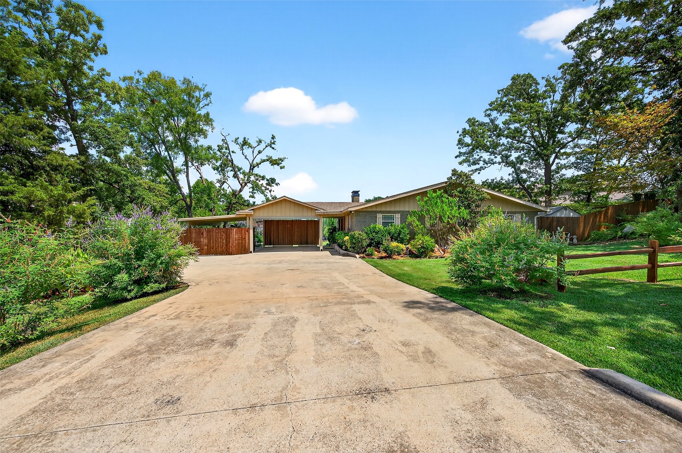 100 Kiowa Drive S