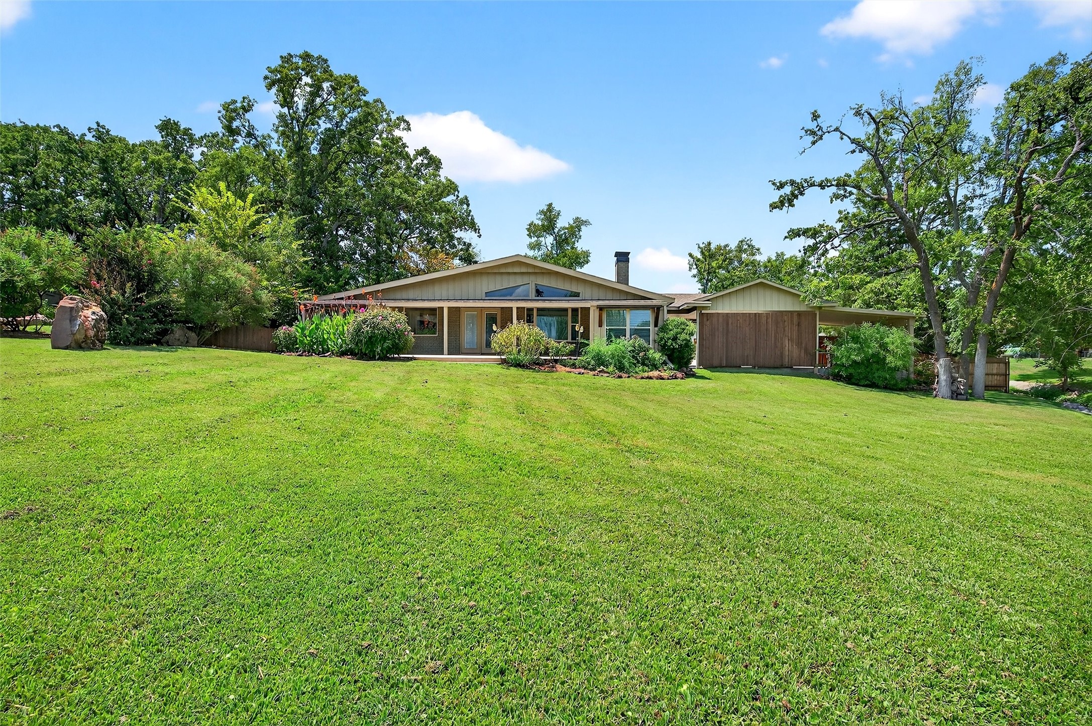 100 Kiowa Drive S