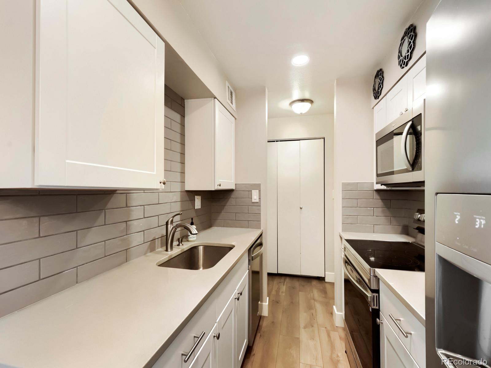 190 E Highline Circle Unit: 202