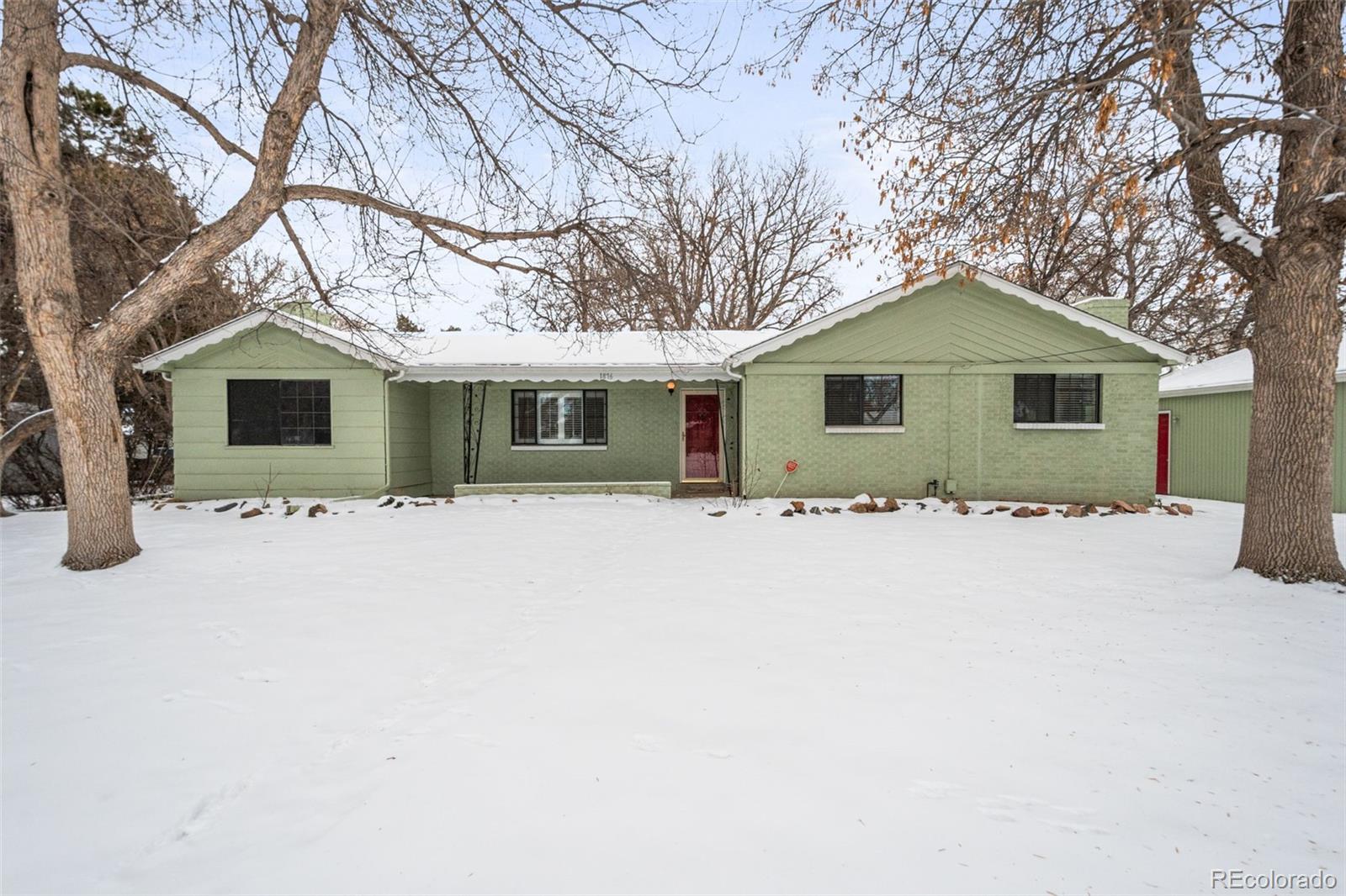 1876 S Chester Circle