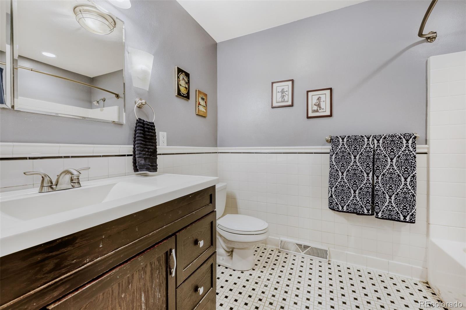 2170 S Flower Street