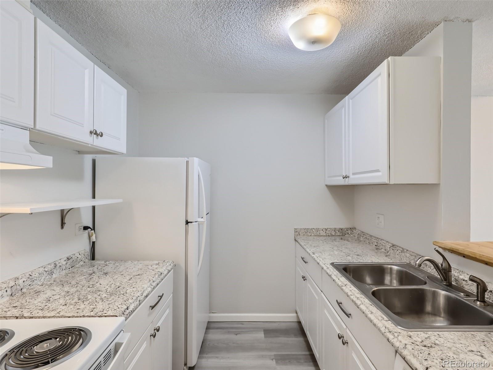 2231 S Vaughn Way Unit: 202B