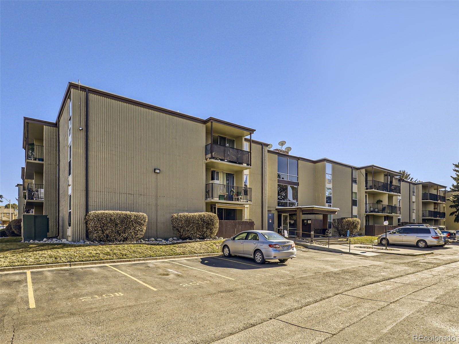2231 S Vaughn Way Unit: 202B
