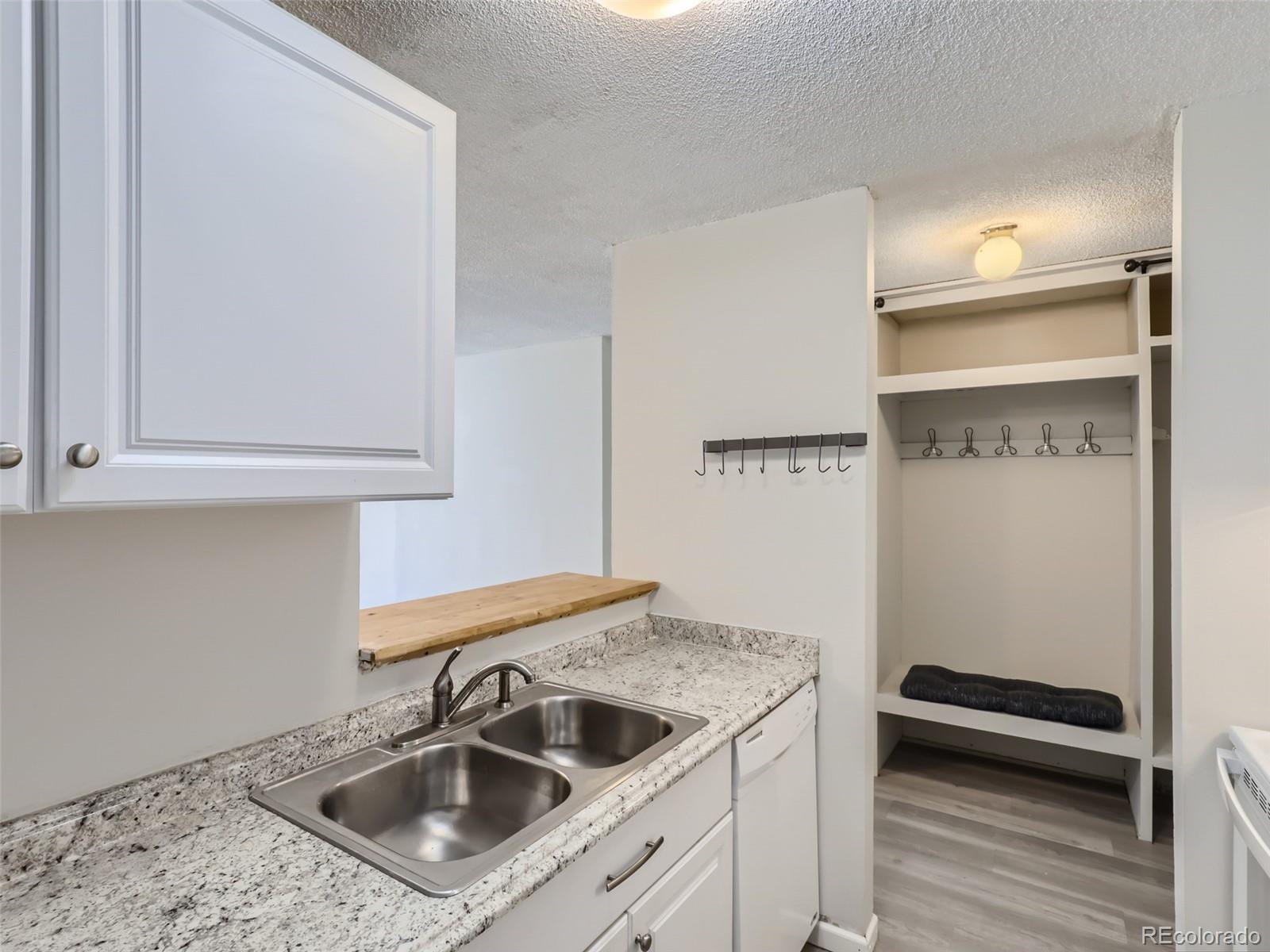 2231 S Vaughn Way Unit: 202B