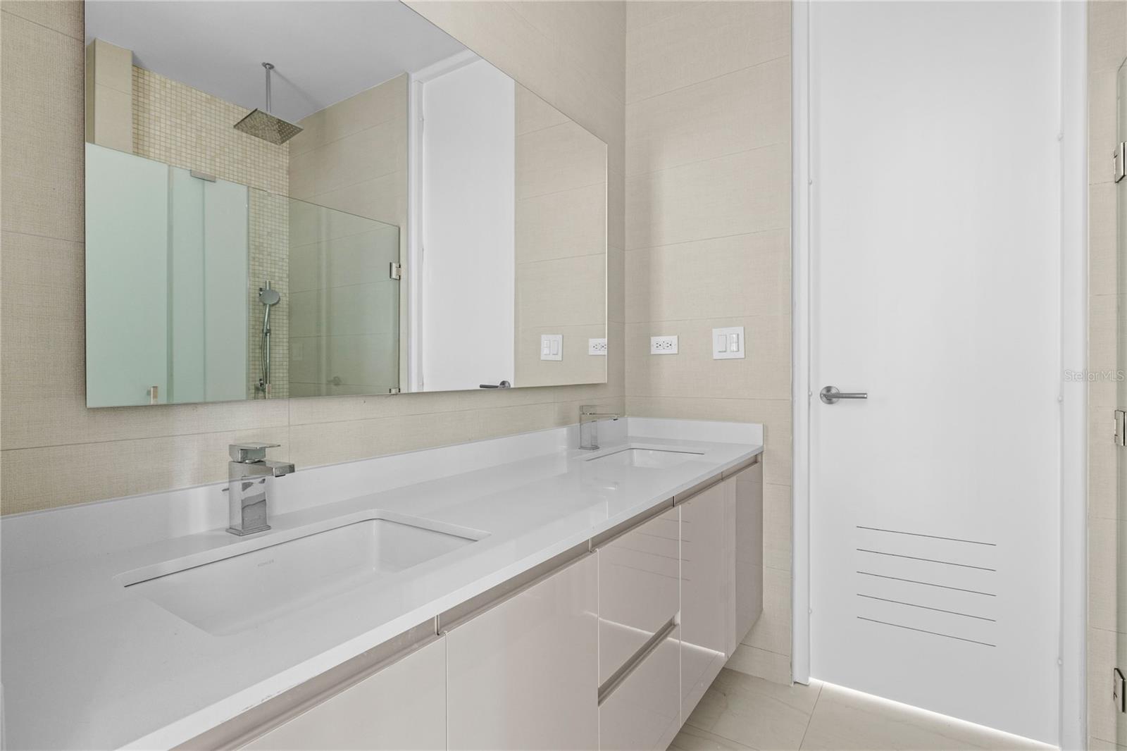 1 RIVIERA PARKVIEW