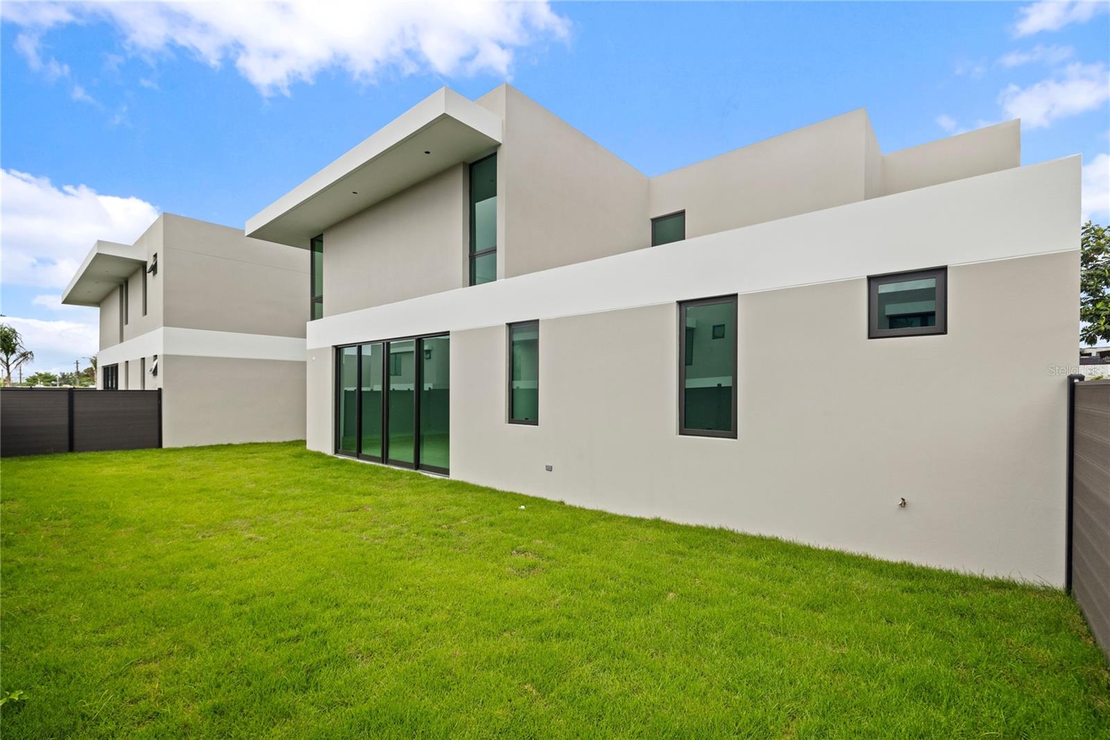 1 RIVIERA PARKVIEW