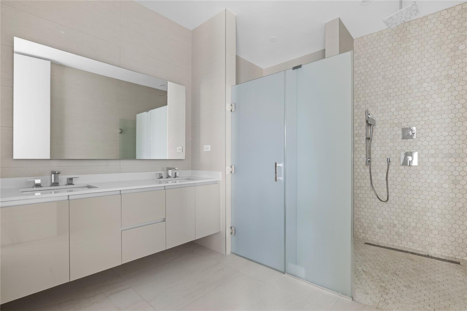 1 RIVIERA PARKVIEW
