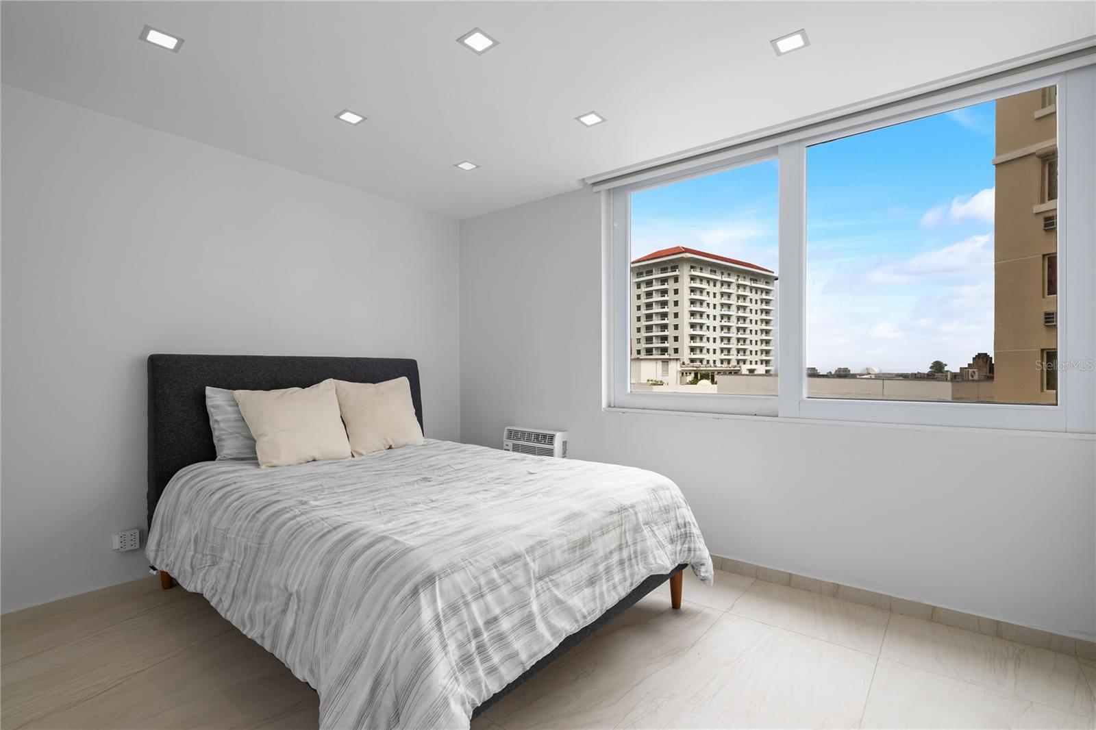 5 CLEMENCEAU ST. #602