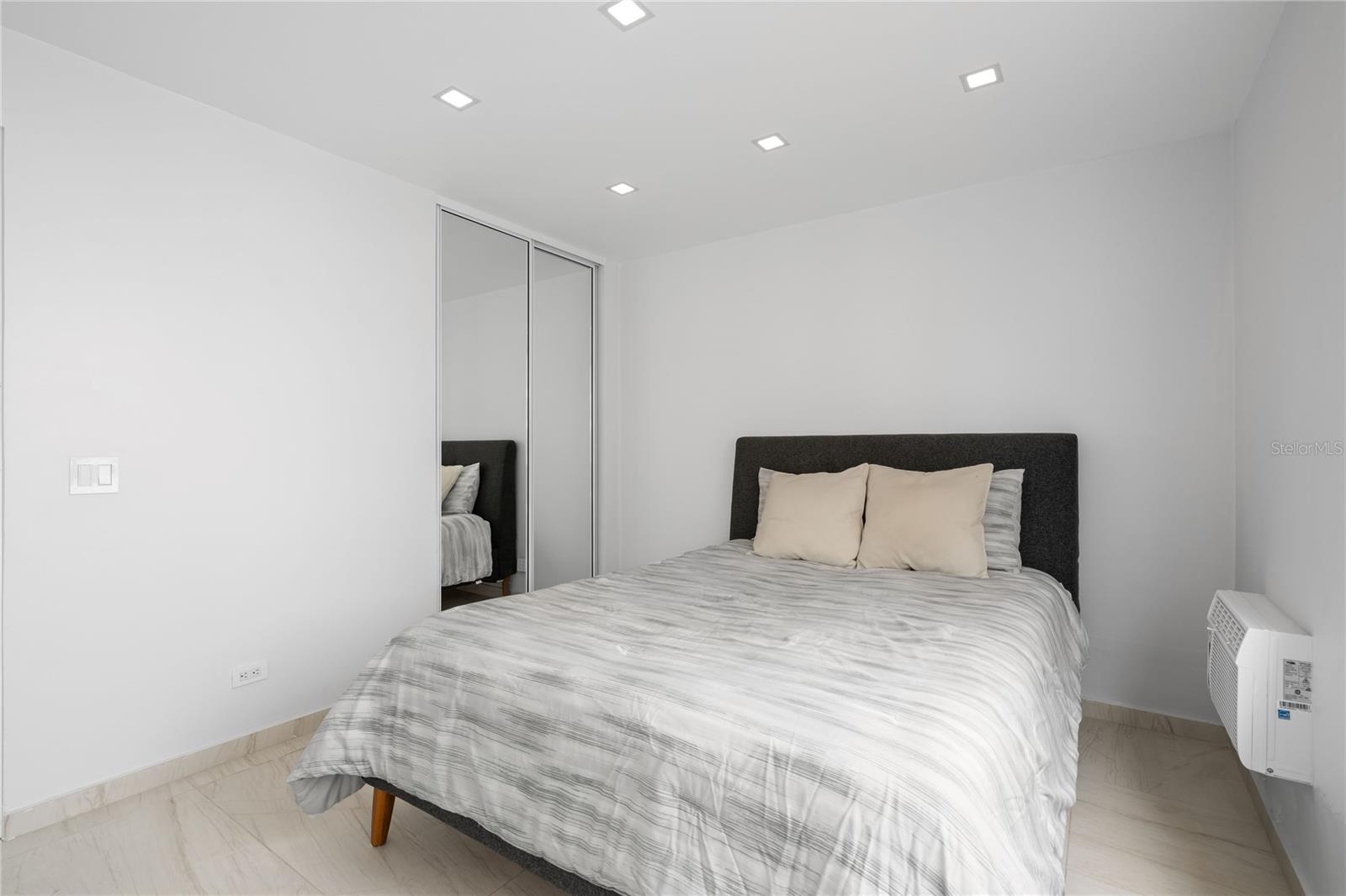 5 CLEMENCEAU ST. #602