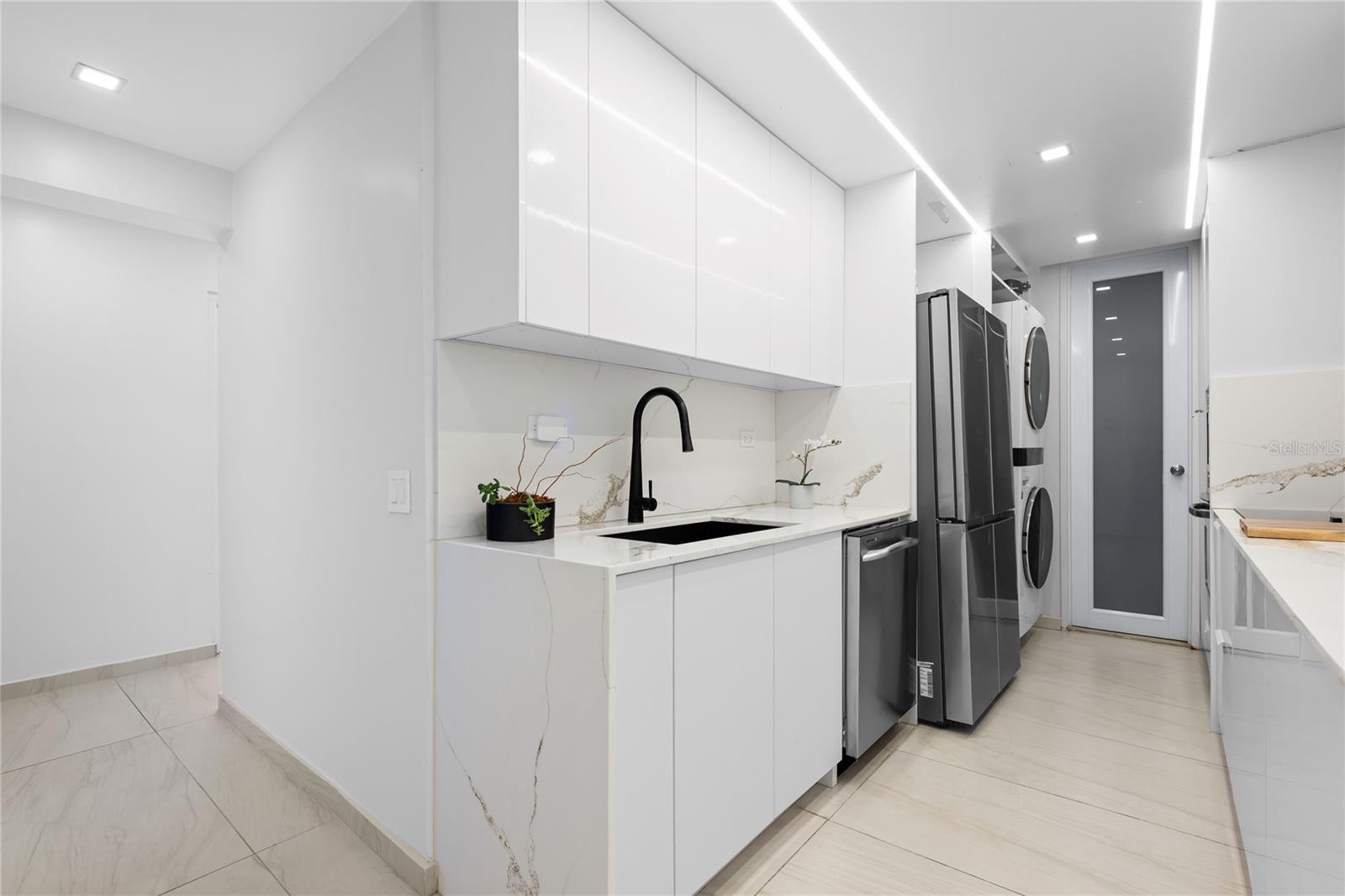 5 CLEMENCEAU ST. #602