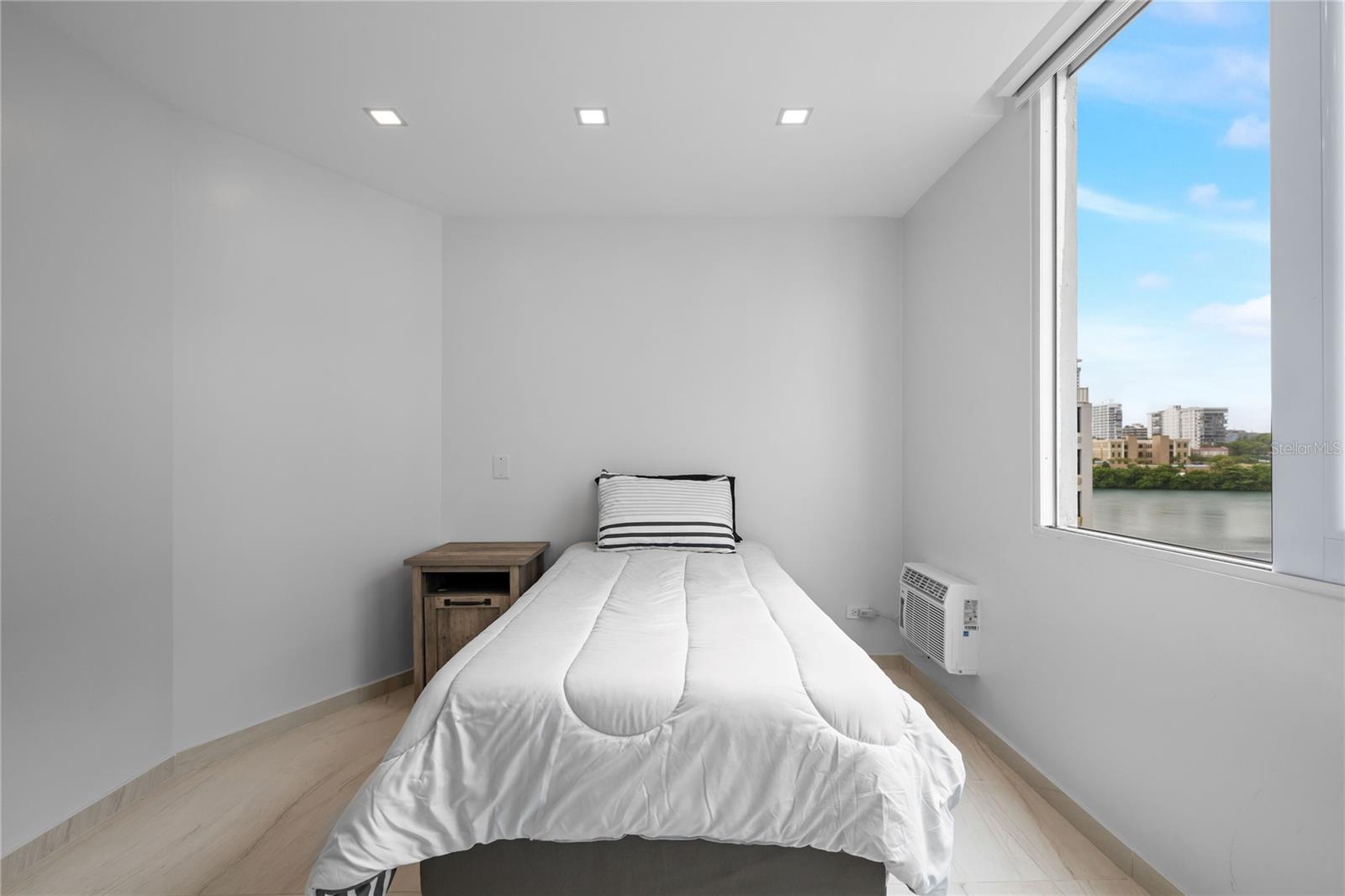 5 CLEMENCEAU ST. #602
