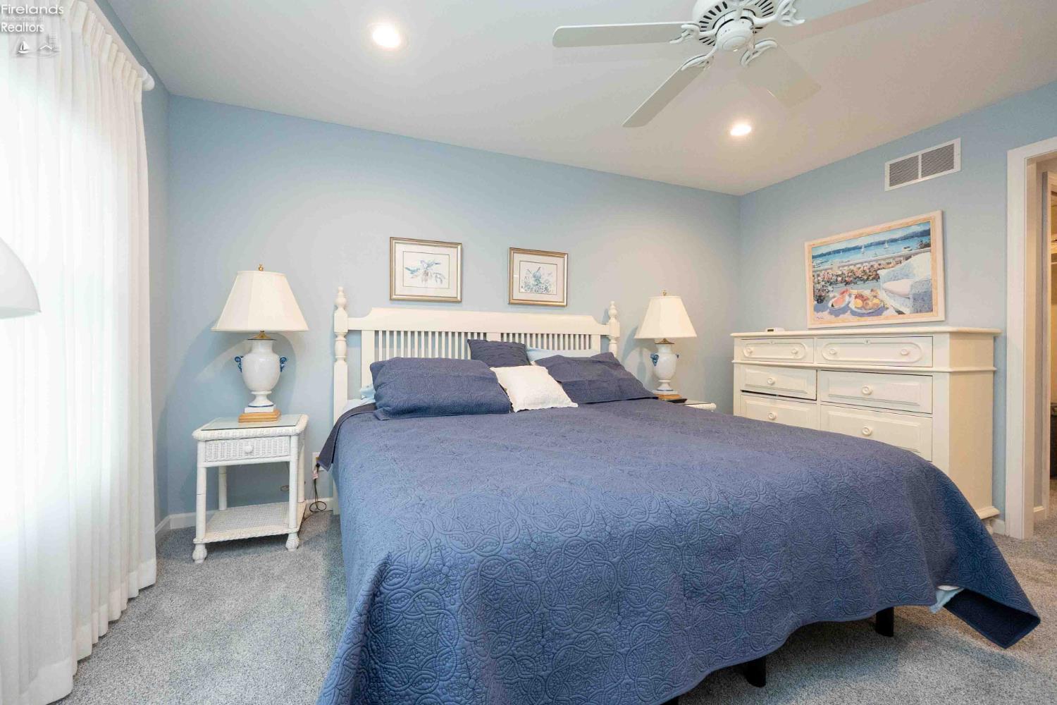 4434 E Harbors Edge Drive