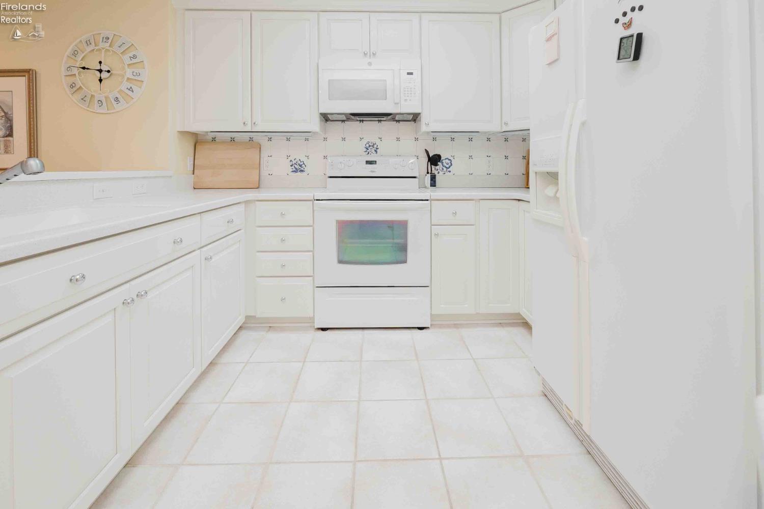 4434 E Harbors Edge Drive