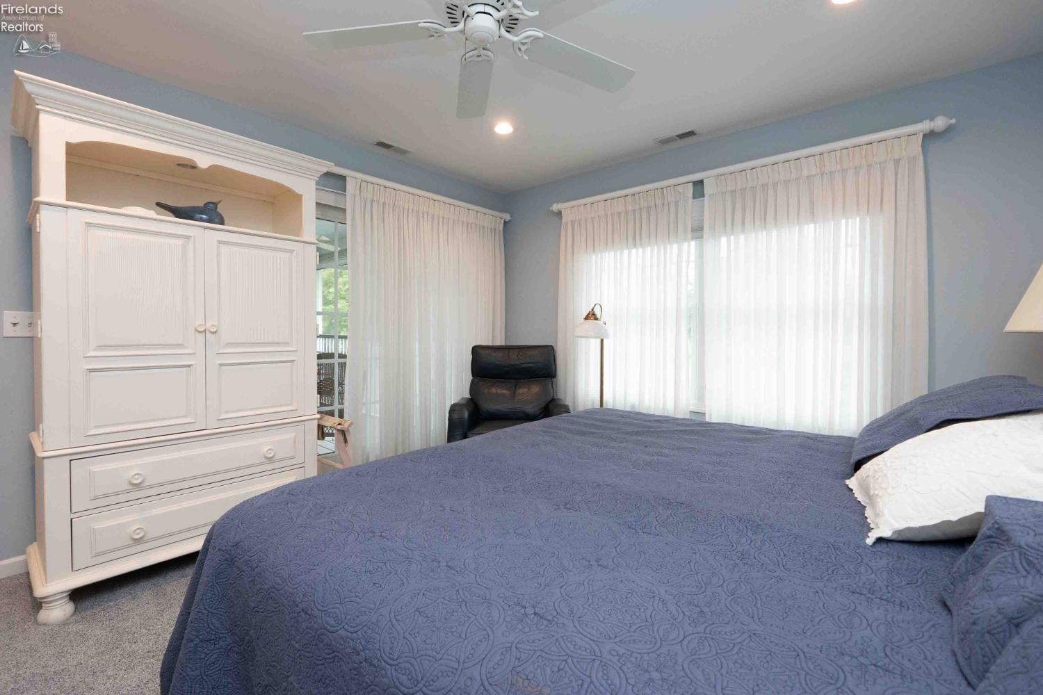 4434 E Harbors Edge Drive