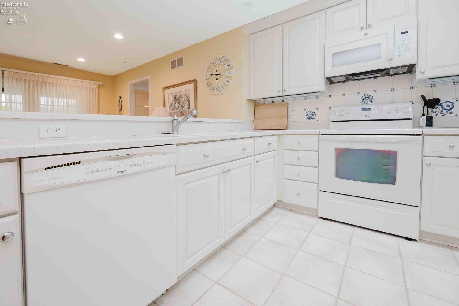 4434 E Harbors Edge Drive