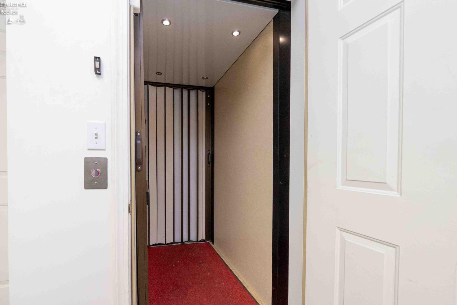 4434 E Harbors Edge Drive