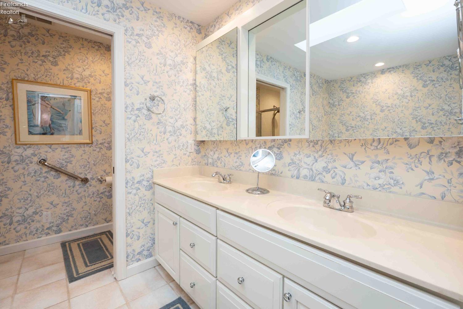 4434 E Harbors Edge Drive