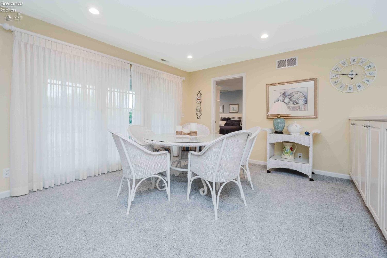 4434 E Harbors Edge Drive