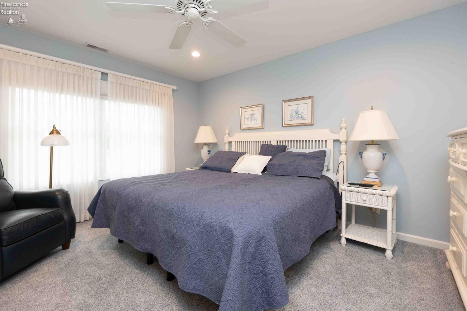 4434 E Harbors Edge Drive