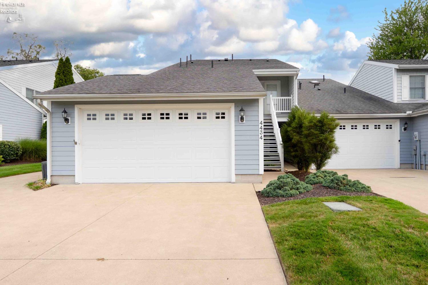 4434 E Harbors Edge Drive