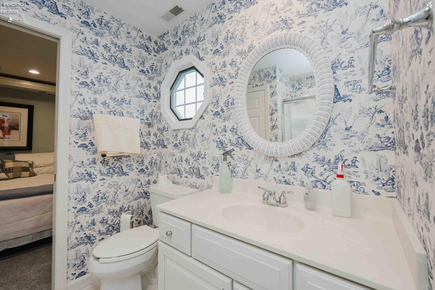 4434 E Harbors Edge Drive