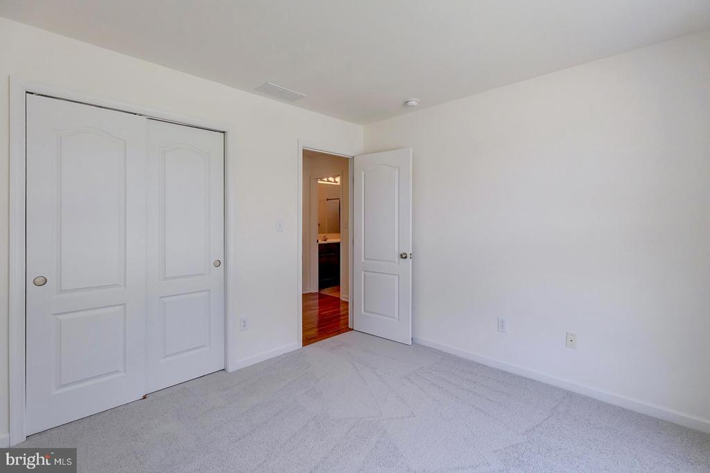 101 BUR OAK DRIVE