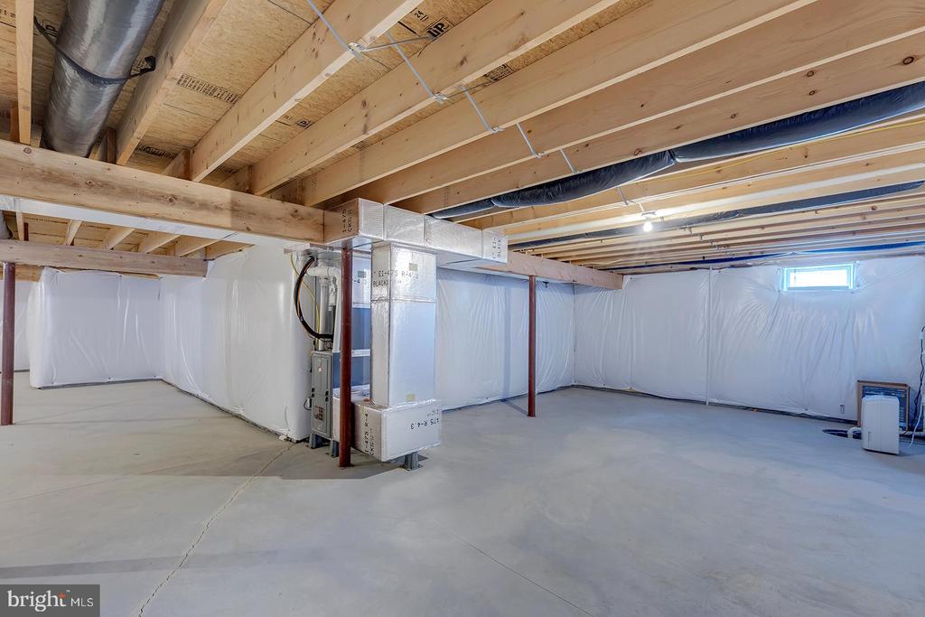 101 BUR OAK DRIVE