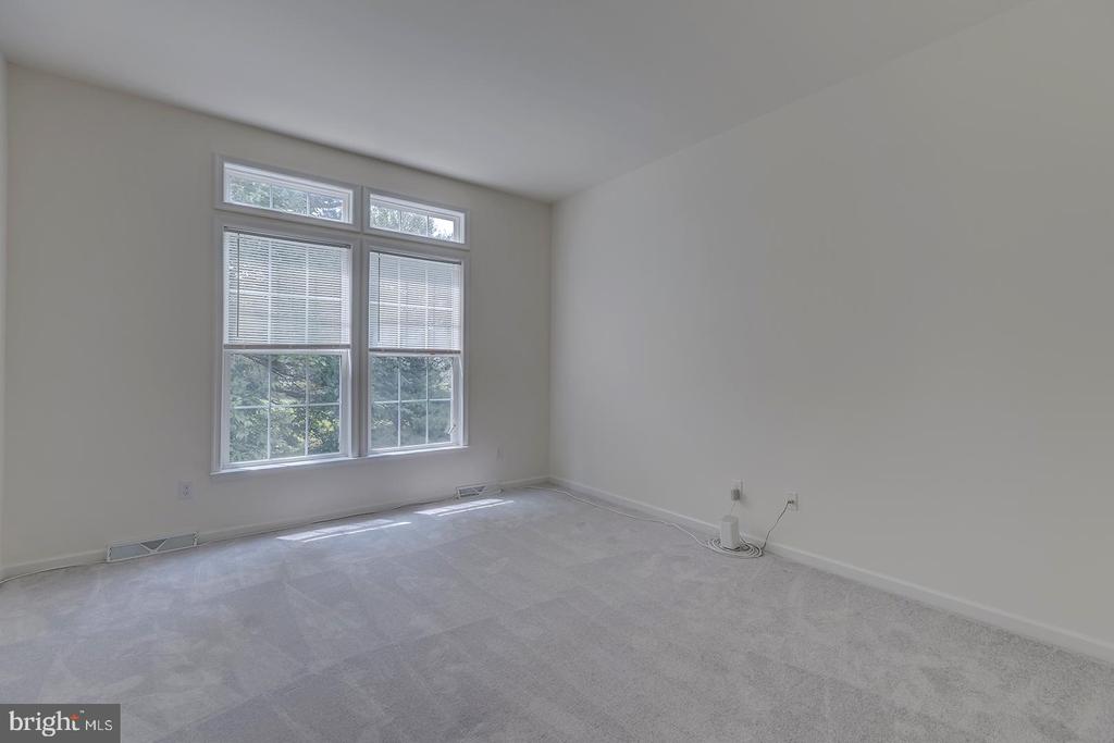 101 BUR OAK DRIVE