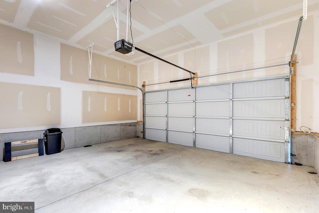 101 BUR OAK DRIVE