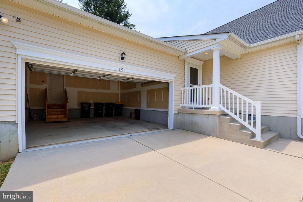 101 BUR OAK DRIVE