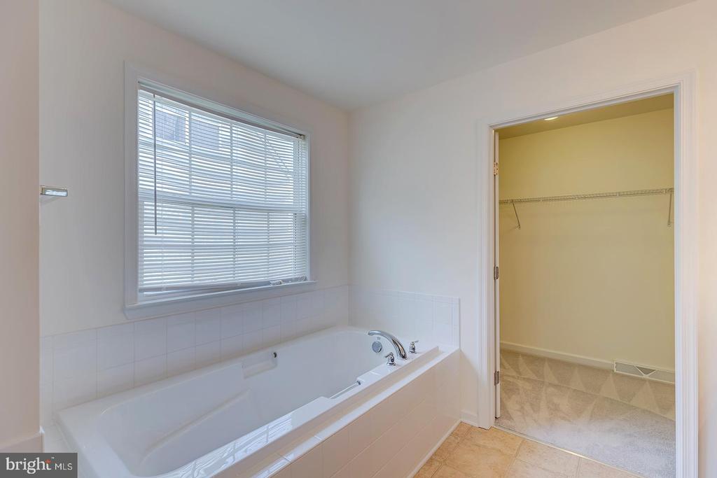 101 BUR OAK DRIVE