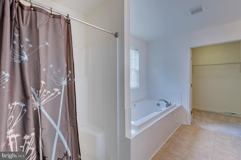 101 BUR OAK DRIVE