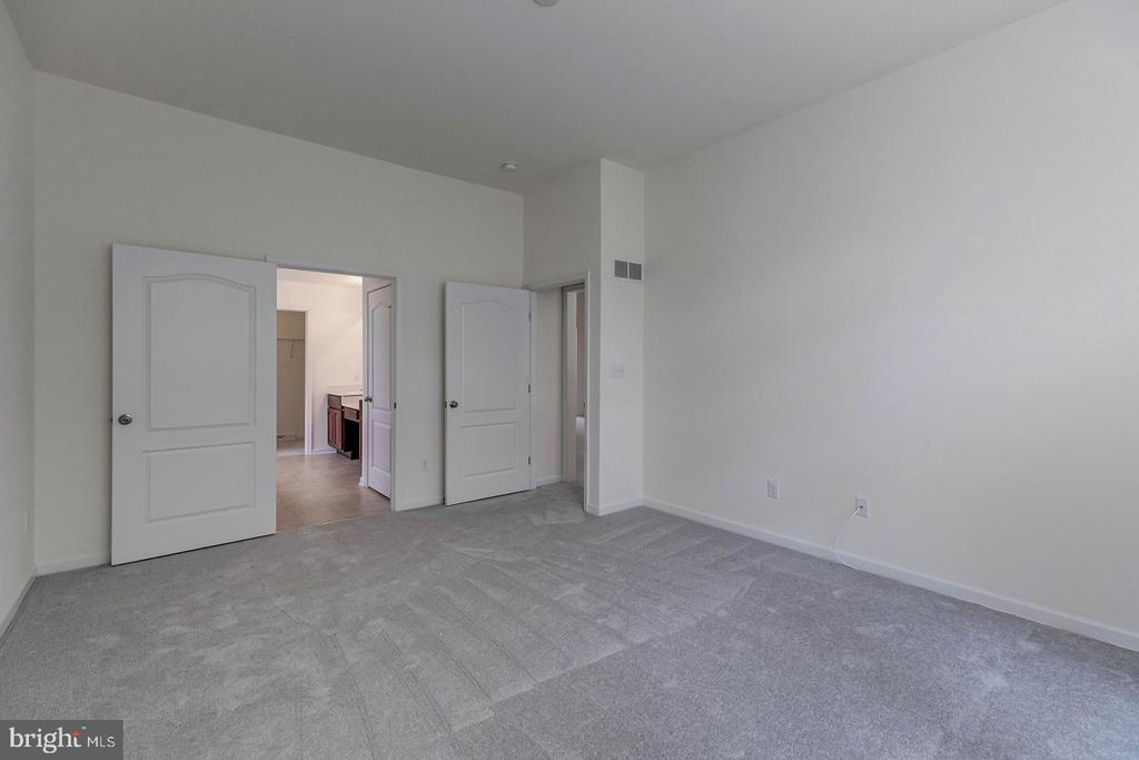 101 BUR OAK DRIVE