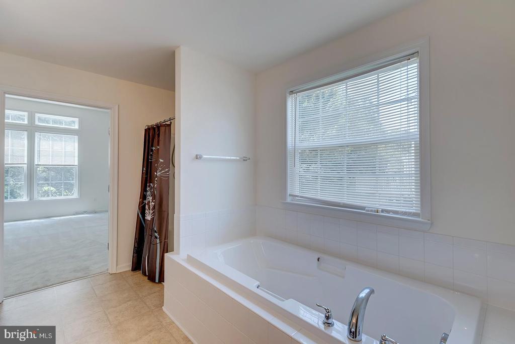 101 BUR OAK DRIVE