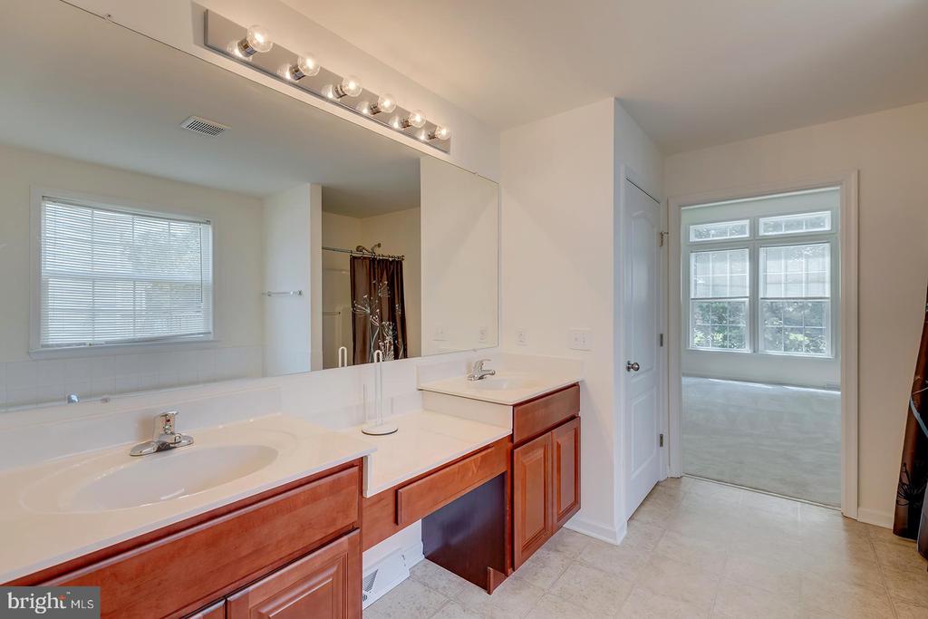 101 BUR OAK DRIVE