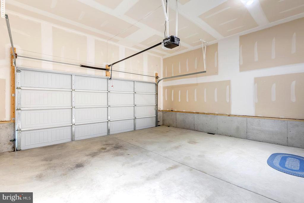 101 BUR OAK DRIVE