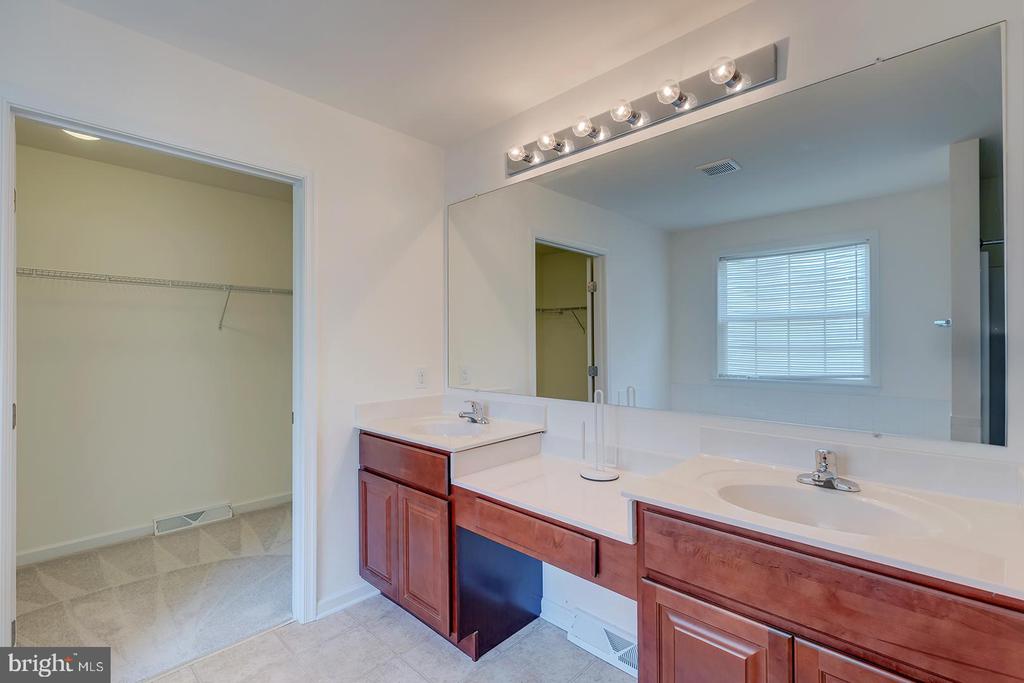 101 BUR OAK DRIVE