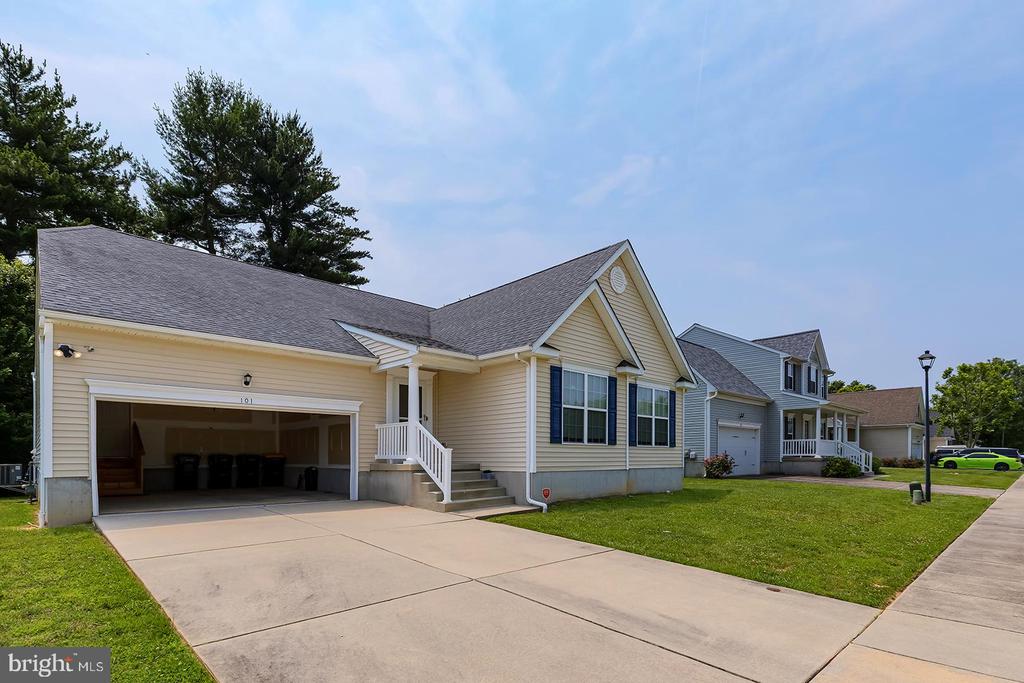 101 BUR OAK DRIVE