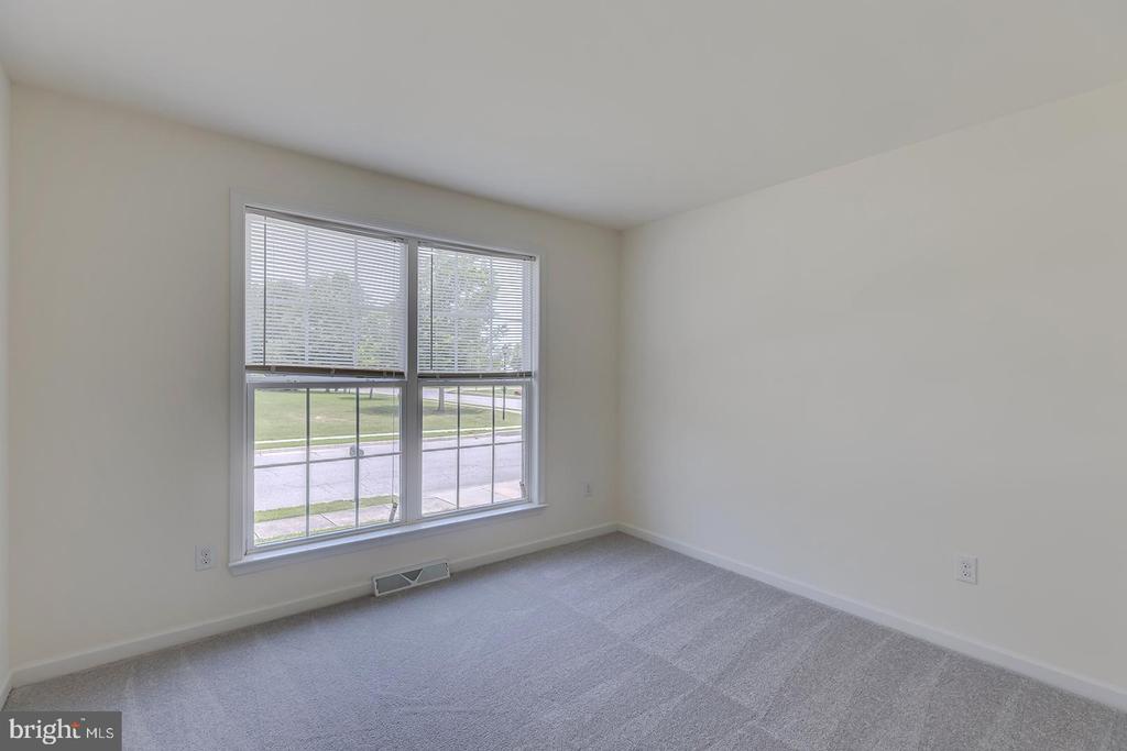 101 BUR OAK DRIVE