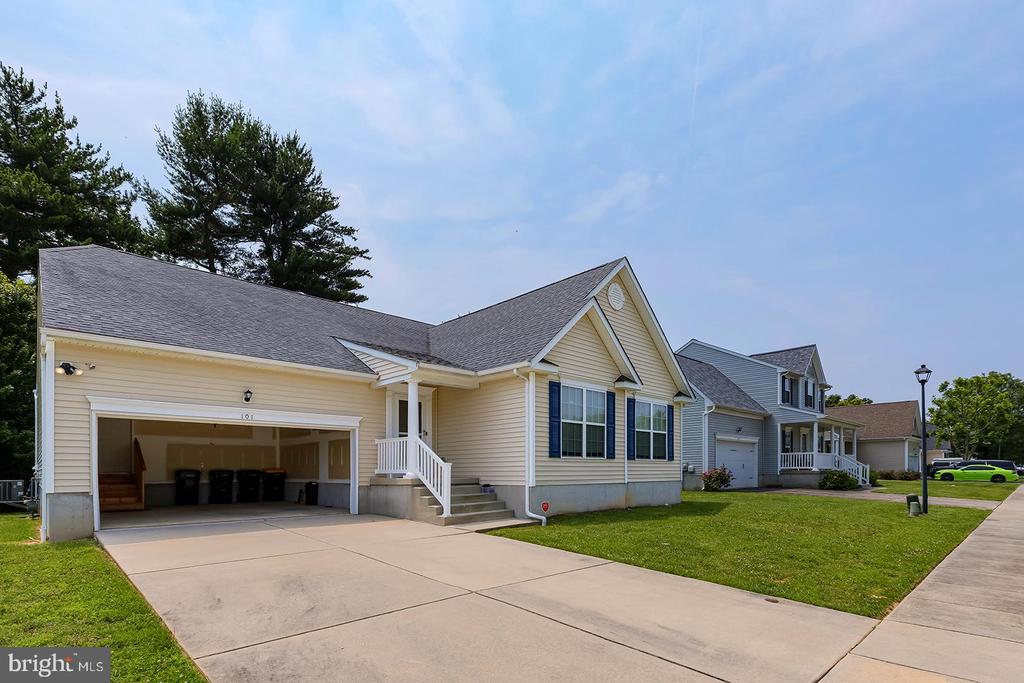 101 BUR OAK DRIVE