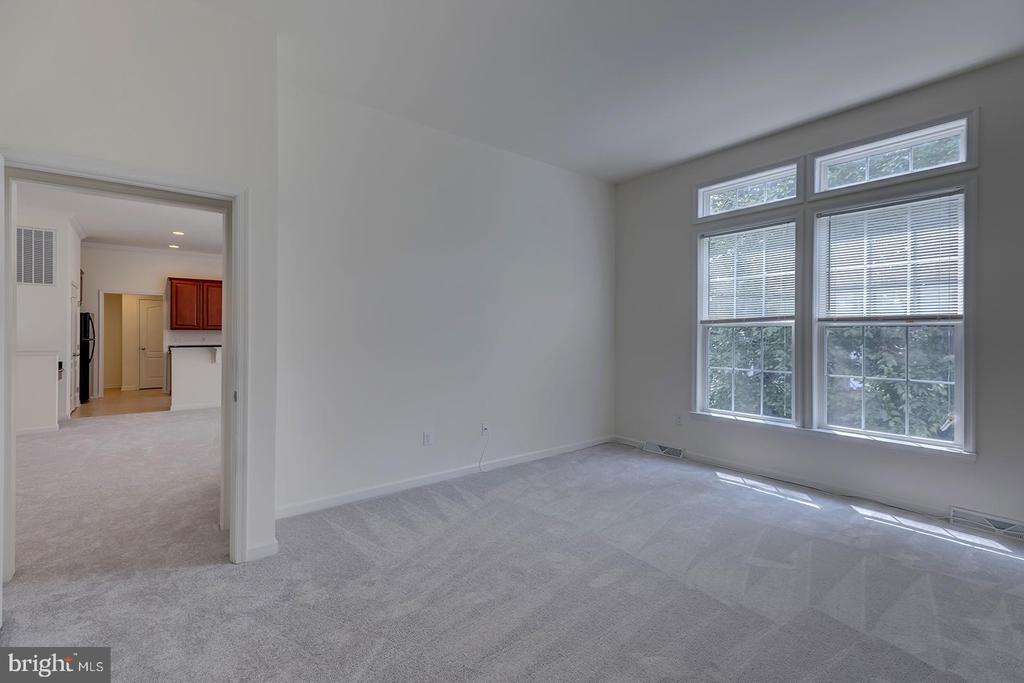 101 BUR OAK DRIVE