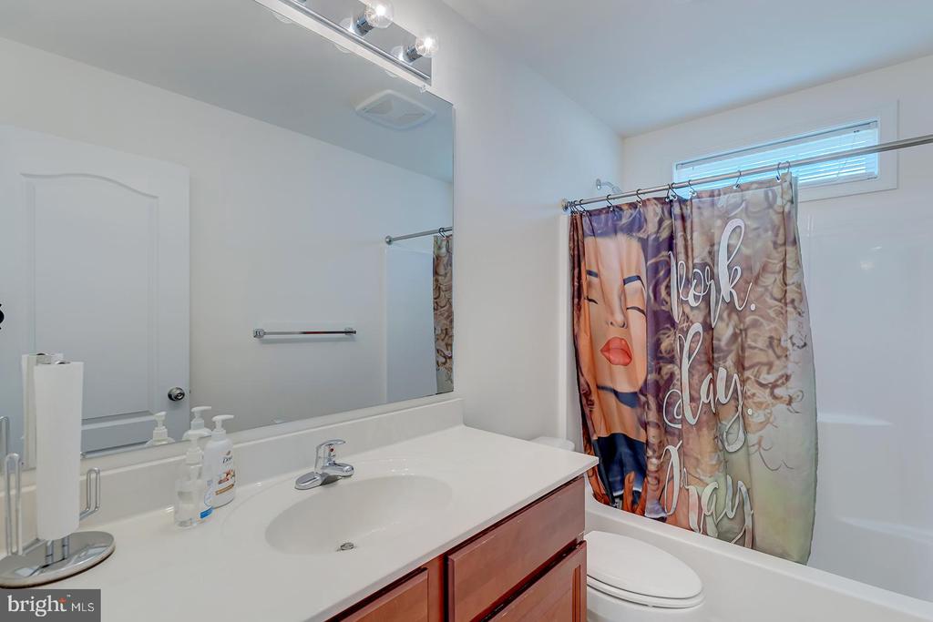 101 BUR OAK DRIVE