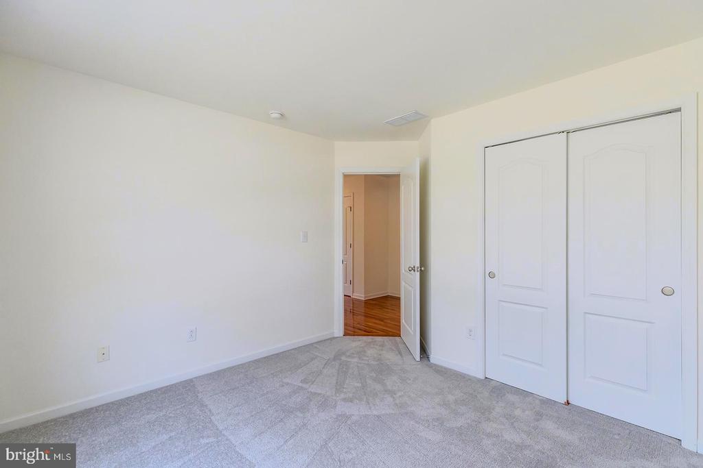 101 BUR OAK DRIVE