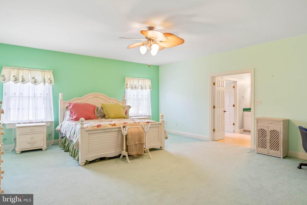 19 TURTLE DOVE DRIVE