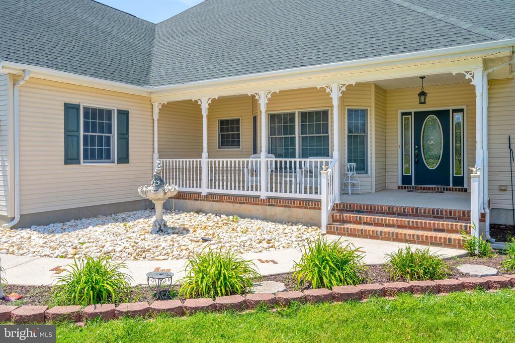 19 TURTLE DOVE DRIVE