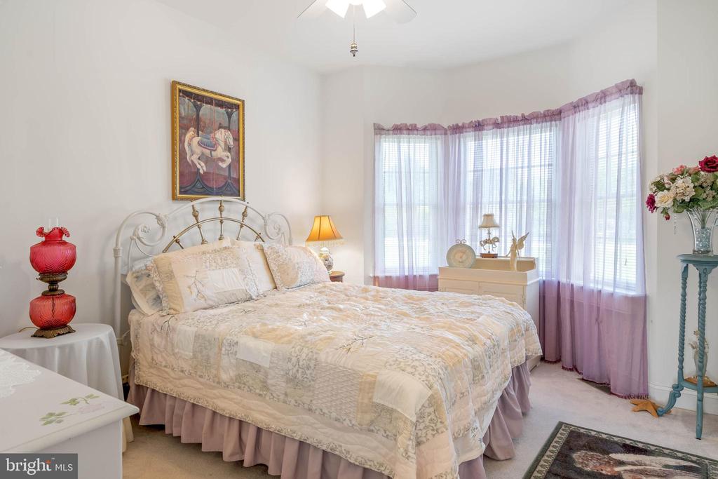 19 TURTLE DOVE DRIVE